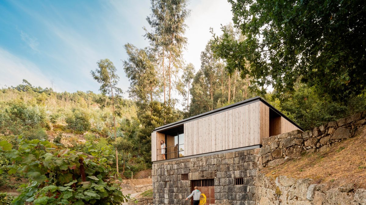 Pavilion House in  Guimarães by Diogo Aguiar Studio